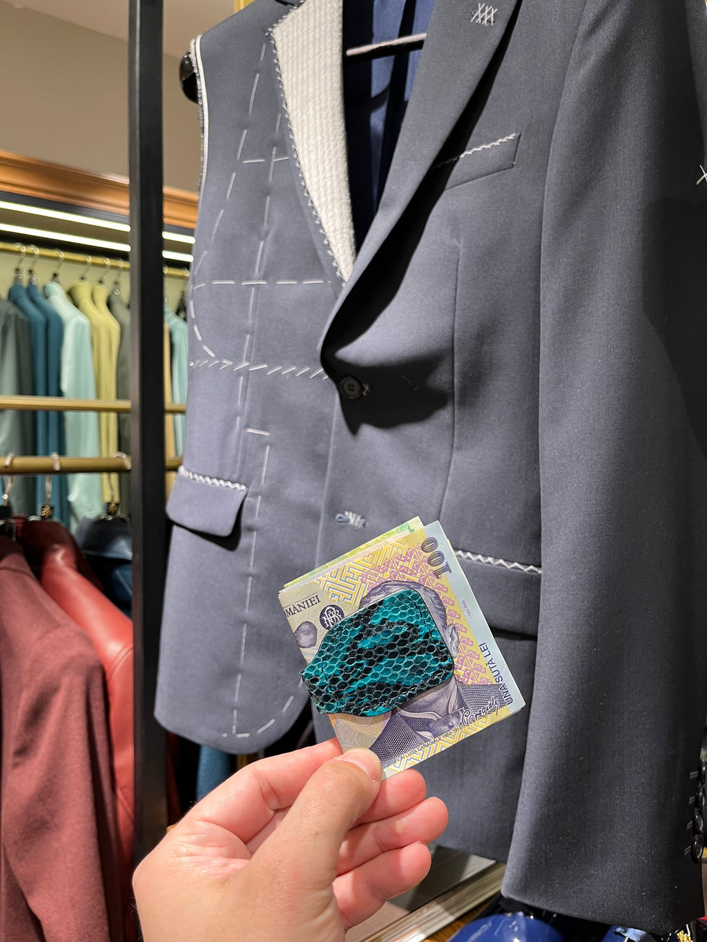 Handmade Leather Magnetic Money Clip – Minimalist Strength, Timeless Style